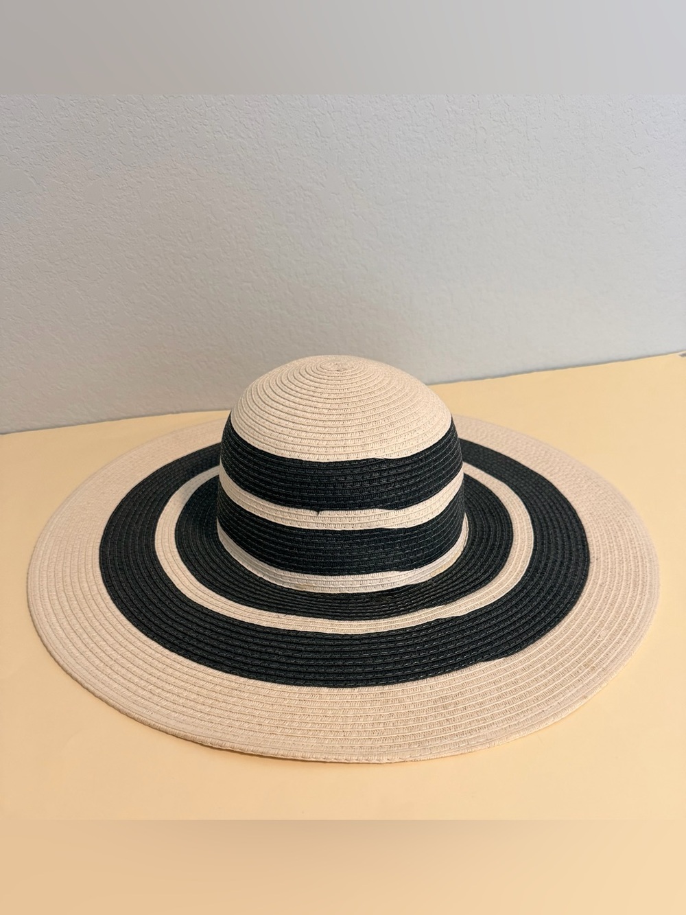 Chic Wide-Brim Striped Sun Hat – Black & Cream